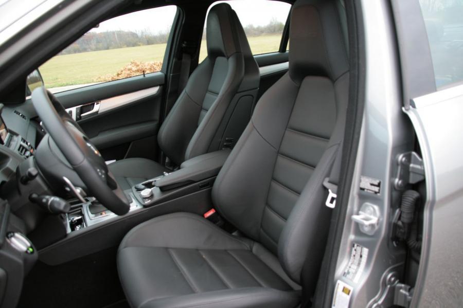  Mercedes-Benz C63 AMG 2009 года  (фото 13 из 32)